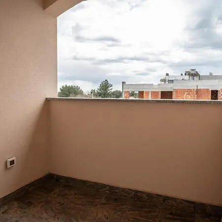 Mina * Tar-Vabriga